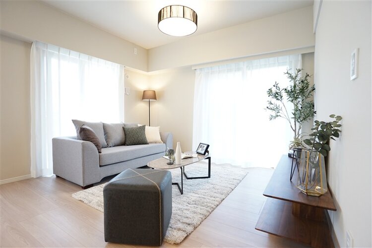 ゆったりくつろげる上質なリビングダイニングは、あなたの暮らしにより価値のある時間を演出してくれます。※家具はディスプレイです ゆったりくつろげる上質なリビングダイニングは、あなたの暮らしにより価値のある時間を演出してくれます。※家具はディスプレイです