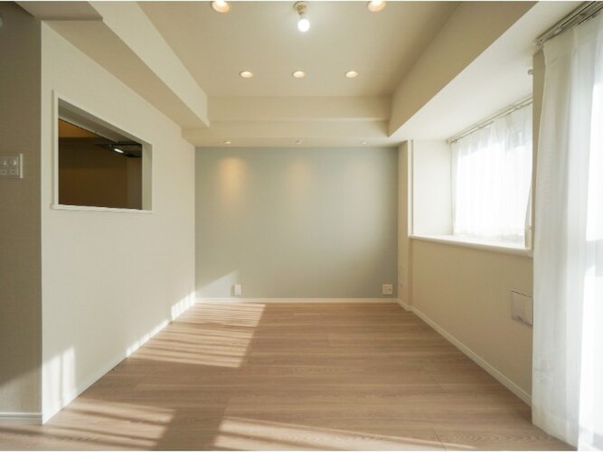 内装はシンプルに落ち着きのある空間にしています。ゆったりとしたひとときを過ごせそうです♪ 内装はシンプルに落ち着きのある空間にしています。ゆったりとしたひとときを過ごせそうです♪