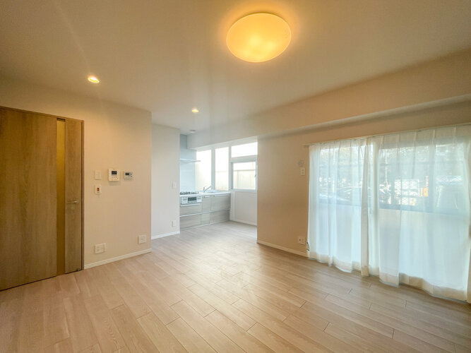 内装はシンプルに落ち着きのある空間にしています。ゆったりとしたひとときを過ごせそうです♪ 内装はシンプルに落ち着きのある空間にしています。ゆったりとしたひとときを過ごせそうです♪