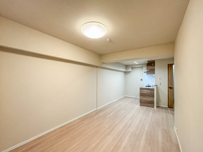 建物全体の雰囲気と合わせた色調と素材のリノベーション。居心地よくホッととできる空間です。 建物全体の雰囲気と合わせた色調と素材のリノベーション。居心地よくホッととできる空間です。