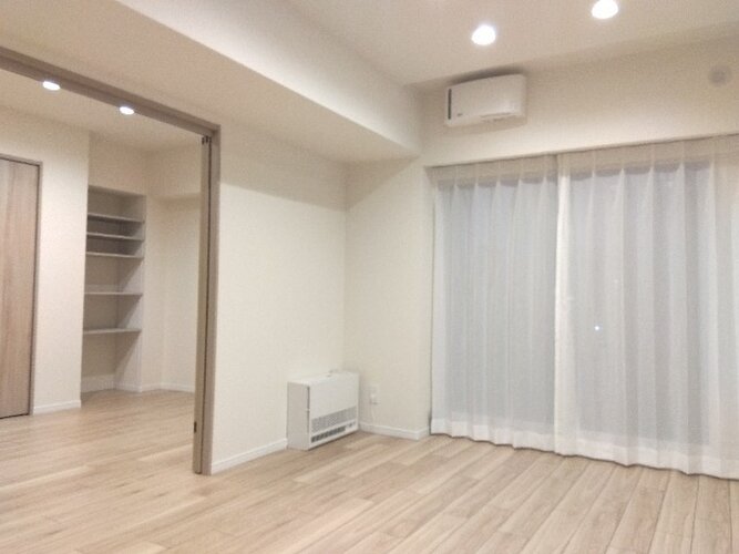 爽やかな風がそよぐ光に溢れた空間。清々しい気持ちになるお部屋です。 爽やかな風がそよぐ光に溢れた空間。清々しい気持ちになるお部屋です。