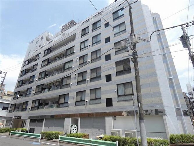 JR総武中央線「亀戸」駅まで徒歩7分。都市機能の利便性を感じられる立地に建つマンションです。 JR総武中央線「亀戸」駅まで徒歩7分。都市機能の利便性を感じられる立地に建つマンションです。
