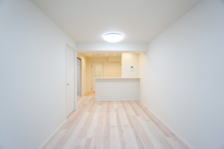 建物全体の雰囲気と合わせた色調と素材のリノベーション。居心地よくホッととできる空間です。 建物全体の雰囲気と合わせた色調と素材のリノベーション。居心地よくホッととできる空間です。