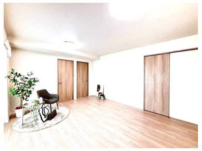 内装はシンプルに落ち着きのある空間にしています。ゆったりとしたひとときを過ごせそうです♪