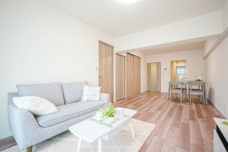 内装はシンプルに落ち着きのある空間にしています。ゆったりとしたひとときを過ごせそうです♪ 内装はシンプルに落ち着きのある空間にしています。ゆったりとしたひとときを過ごせそうです♪