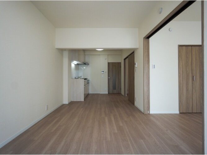 内装はシンプルに落ち着きのある空間にしています。ゆったりとしたひとときを過ごせそうです♪ 内装はシンプルに落ち着きのある空間にしています。ゆったりとしたひとときを過ごせそうです♪