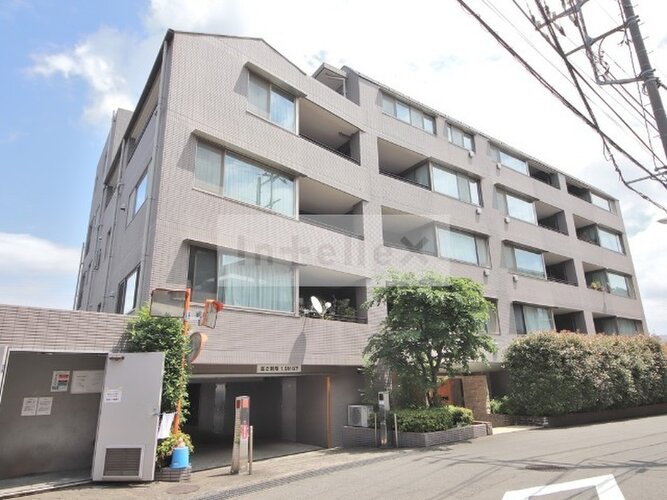 宮崎台駅まで徒歩7分。日常生活便利な立地に佇むマンションです。