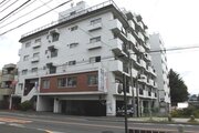 共用設備として、エレベータ、夜間オートロック設置のマンションです。徒歩1分の距離にバス停があります。 共用設備として、エレベータ、夜間オートロック設置のマンションです。徒歩1分の距離にバス停があります。