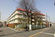 閑静な住宅街に佇むマンション。スーパー、病院、薬局、郵便局が近く生活便利な立地です。 閑静な住宅街に佇むマンション。スーパー、病院、薬局、郵便局が近く生活便利な立地です。