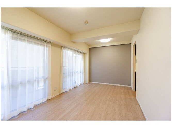 内装はシンプルに落ち着きのある空間にしています。ゆったりとしたひとときを過ごせそうです♪