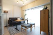 広さ約11.5帖のLDK。キッチンスペースが広々としており、日々の家事が楽しくなりそうなお部屋です。※家具はディスプレイです 広さ約11.5帖のLDK。キッチンスペースが広々としており、日々の家事が楽しくなりそうなお部屋です。※家具はディスプレイです