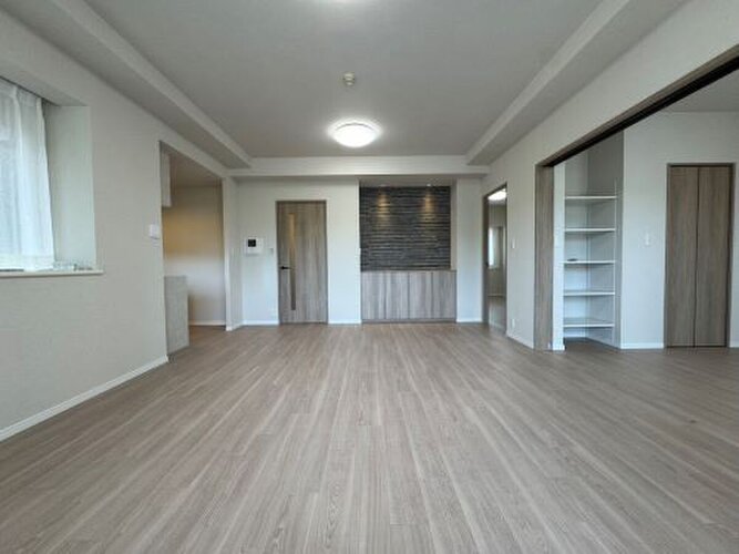 JR東海道線・湘南新宿ライン・横須賀線・横浜市営地下鉄ブルーライン「戸塚」駅まで徒歩16分 JR東海道線・湘南新宿ライン・横須賀線・横浜市営地下鉄ブルーライン「戸塚」駅まで徒歩16分