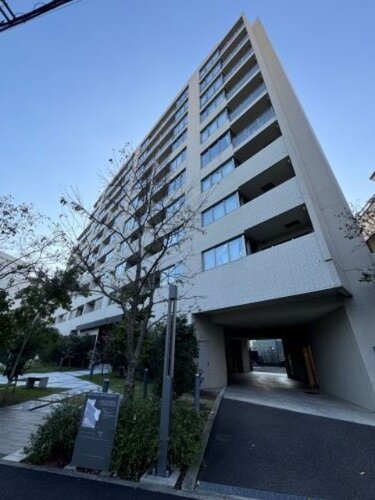 時の流れに色あせることのない瀟洒な外観。朝晩、1年365日、様々な表情を見せます。 時の流れに色あせることのない瀟洒な外観。朝晩、1年365日、様々な表情を見せます。