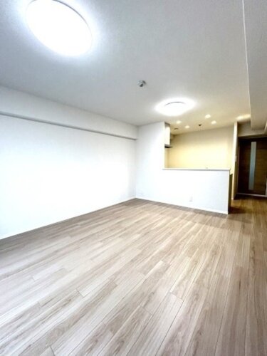 採光とライト使いで演出される落ち着きのある空間。ゆったりと伸びやかな時を過ごせそうです。 採光とライト使いで演出される落ち着きのある空間。ゆったりと伸びやかな時を過ごせそうです。