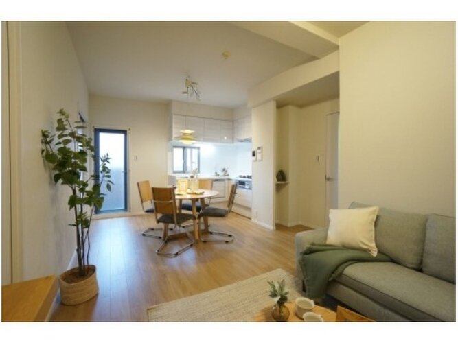 爽やかな風がそよぐ光に溢れた空間。清々しい気持ちになるお部屋です。