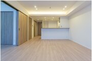 広さ15.2帖の落ち着いた雰囲気のLDK。伸びやかな空間の中で、ゆったりとしたひとときを過ごせそうです。