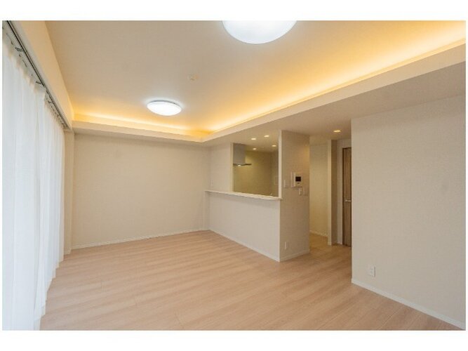 採光とライト使いで演出される落ち着きのある空間。ゆったりと伸びやかな時を過ごせそうです。