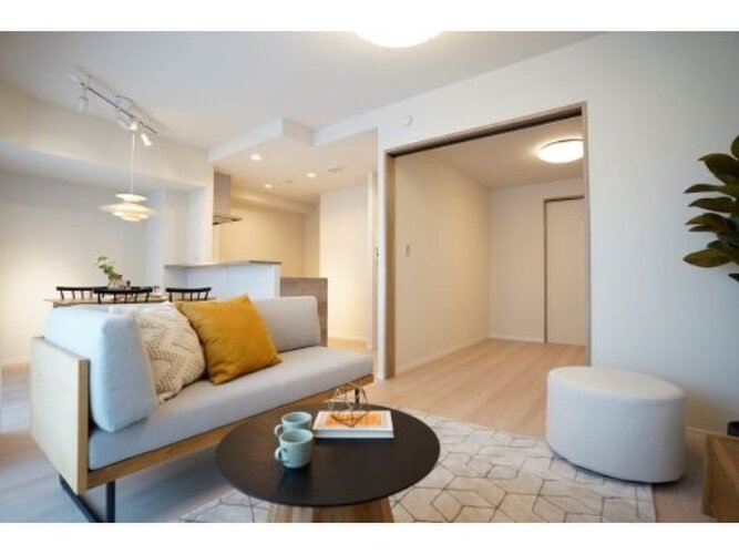 ほっと一息つけるような、安心できる空間です♪シンプルな内装は、ニーズが変わってもご活用頂けそうです。 ほっと一息つけるような、安心できる空間です♪シンプルな内装は、ニーズが変わってもご活用頂けそうです。