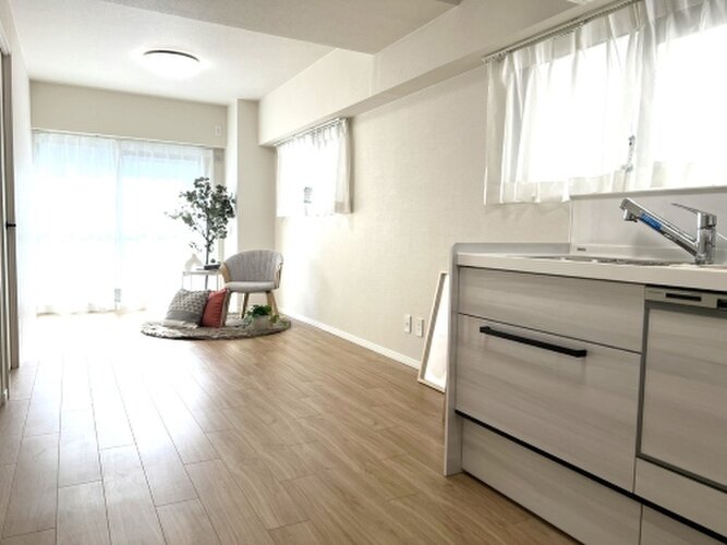 内装はシンプルに落ち着きのある空間にしています。ゆったりとしたひとときを過ごせそうです♪ 内装はシンプルに落ち着きのある空間にしています。ゆったりとしたひとときを過ごせそうです♪