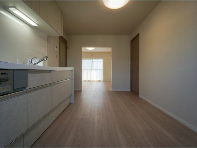 内装はシンプルに落ち着きのある空間にしています。ゆったりとしたひとときを過ごせそうです♪ 内装はシンプルに落ち着きのある空間にしています。ゆったりとしたひとときを過ごせそうです♪