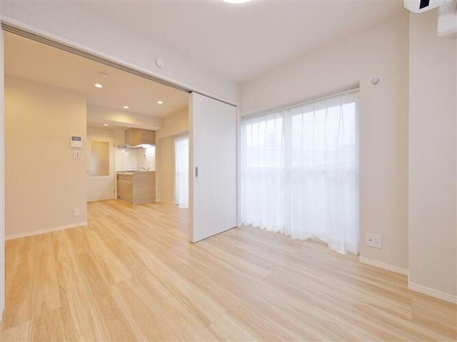 内装はシンプルに落ち着きのある空間にしています。ゆったりとしたひとときを過ごせそうです♪ 内装はシンプルに落ち着きのある空間にしています。ゆったりとしたひとときを過ごせそうです♪