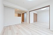内装はシンプルに落ち着きのある空間にしています。ゆったりとしたひとときを過ごせそうです♪ 内装はシンプルに落ち着きのある空間にしています。ゆったりとしたひとときを過ごせそうです♪