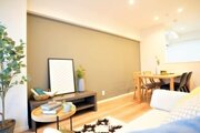 内装はシンプルに落ち着きのある空間にしています。ゆったりとしたひとときを過ごせそうです♪ 内装はシンプルに落ち着きのある空間にしています。ゆったりとしたひとときを過ごせそうです♪