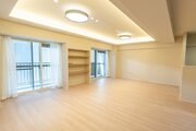 ほっと一息つけるような、安心できる空間です♪シンプルな内装は、ニーズが変わってもご活用頂けそうです。 ほっと一息つけるような、安心できる空間です♪シンプルな内装は、ニーズが変わってもご活用頂けそうです。
