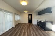 内装はシンプルに落ち着きのある空間にしています。ゆったりとしたひとときを過ごせそうです♪ 内装はシンプルに落ち着きのある空間にしています。ゆったりとしたひとときを過ごせそうです♪