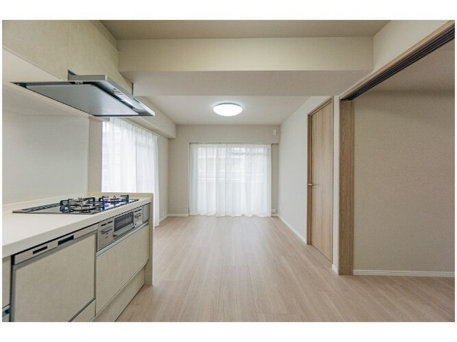 リビングとダイニング、2つの空間機能を使い分ける発想が、ライフスタイルに新しいゆとりをもたらします。 リビングとダイニング、2つの空間機能を使い分ける発想が、ライフスタイルに新しいゆとりをもたらします。