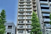 東京メトロ丸ノ内線「新中野」駅より徒歩1分。都市機能の利便性を感じられる立地に建つマンションです。 東京メトロ丸ノ内線「新中野」駅より徒歩1分。都市機能の利便性を感じられる立地に建つマンションです。
