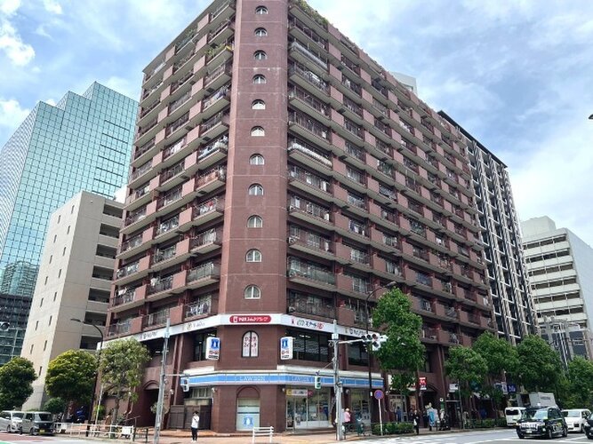 「田町」駅徒歩10分、「三田」駅徒歩13分。複数路線利用可能。 「田町」駅徒歩10分、「三田」駅徒歩13分。複数路線利用可能。