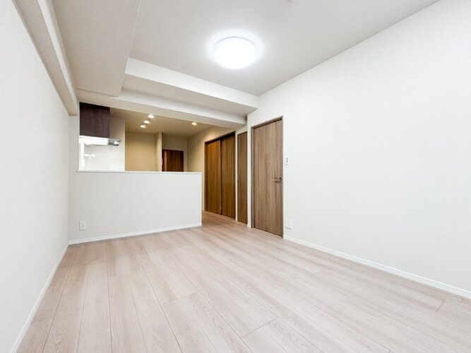 爽やかな風がそよぐ光に溢れた空間。清々しい気持ちになるお部屋です。 爽やかな風がそよぐ光に溢れた空間。清々しい気持ちになるお部屋です。