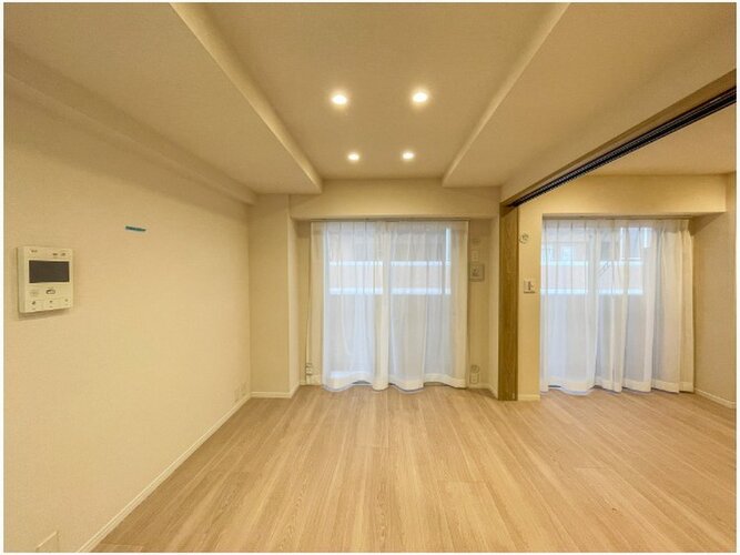 内装はシンプルに落ち着きのある空間にしています。ゆったりとしたひとときを過ごせそうです♪ 内装はシンプルに落ち着きのある空間にしています。ゆったりとしたひとときを過ごせそうです♪