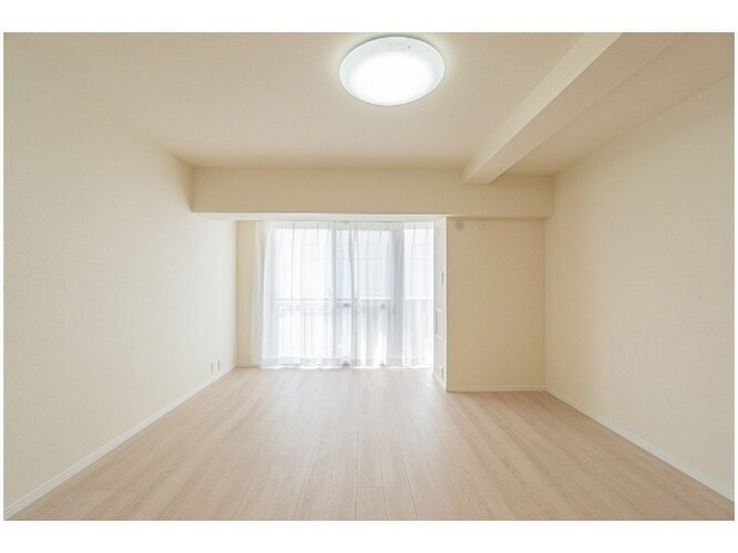 爽やかな風がそよぐ光に溢れた空間。清々しい気持ちになるお部屋です。