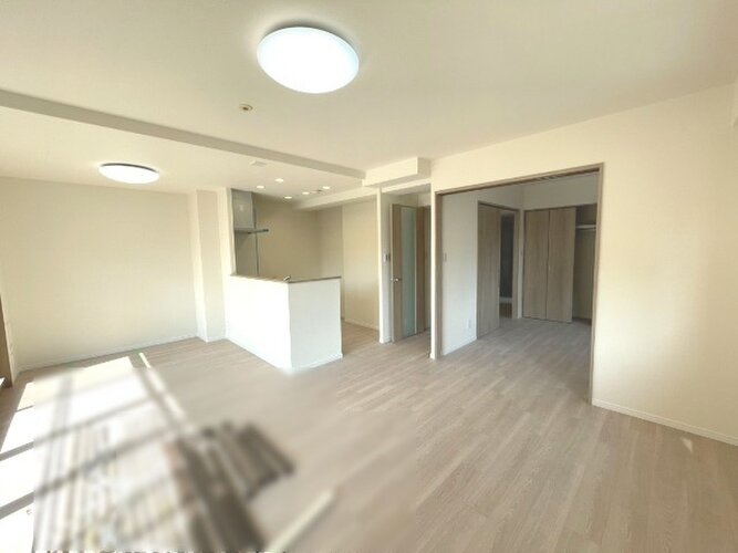 爽やかな風がそよぐ光に溢れた空間。清々しい気持ちになるお部屋です。