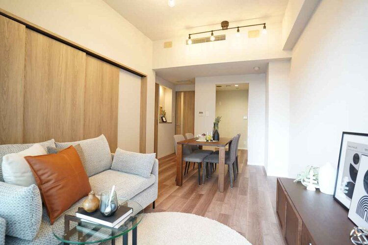 内装はシンプルに落ち着きのある空間にしています。ゆったりとしたひとときを過ごせそうです♪ 内装はシンプルに落ち着きのある空間にしています。ゆったりとしたひとときを過ごせそうです♪