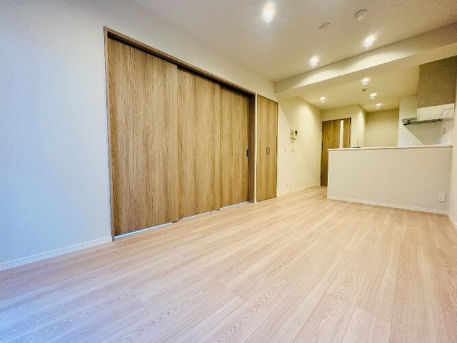 内装はシンプルに落ち着きのある空間にしています。ゆったりとしたひとときを過ごせそうです♪ 内装はシンプルに落ち着きのある空間にしています。ゆったりとしたひとときを過ごせそうです♪