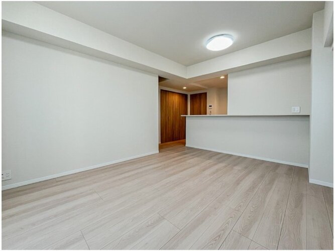 内装はシンプルに落ち着きのある空間にしています。ゆったりとしたひとときを過ごせそうです♪ 内装はシンプルに落ち着きのある空間にしています。ゆったりとしたひとときを過ごせそうです♪