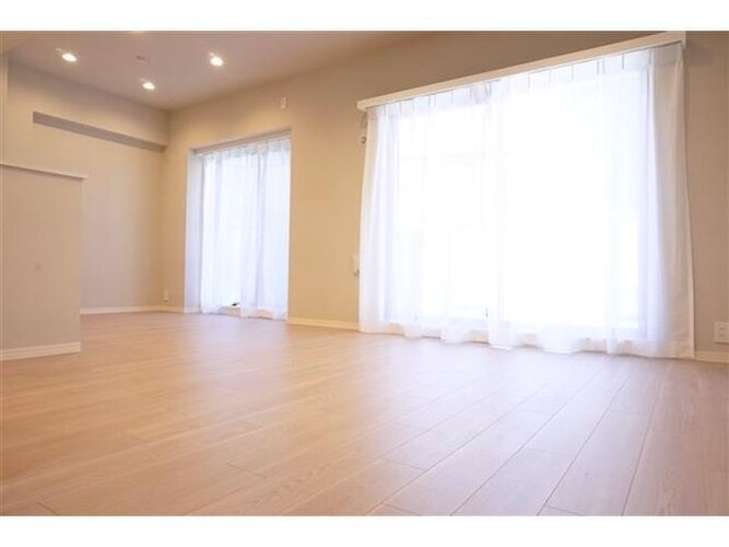 あたたかなぬくもりに包まれたリビングダイニング。爽やかな通風と採光を存分に感じる事が出来る空間です。 あたたかなぬくもりに包まれたリビングダイニング。爽やかな通風と採光を存分に感じる事が出来る空間です。