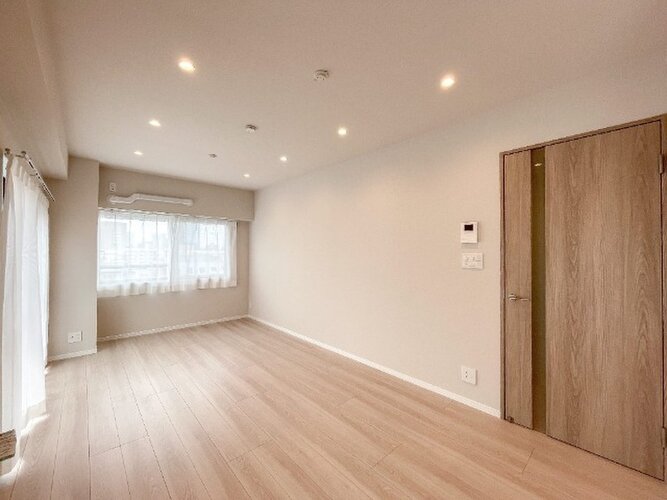 内装はシンプルに落ち着きのある空間にしています。ゆったりとしたひとときを過ごせそうです♪ 内装はシンプルに落ち着きのある空間にしています。ゆったりとしたひとときを過ごせそうです♪