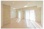 内装はシンプルに落ち着きのある空間にしています。ゆったりとしたひとときを過ごせそうです♪