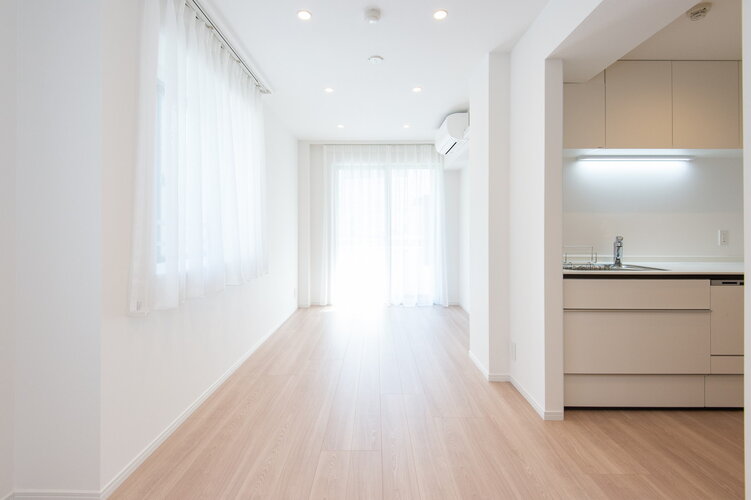 南東に二面採光のたっぷりの光に包まれたリビングダイニングです。開放感のある安らぎに溢れた空間は、自然と家族が集まる居心地の良いお部屋になりそうです。 南東に二面採光のたっぷりの光に包まれたリビングダイニングです。開放感のある安らぎに溢れた空間は、自然と家族が集まる居心地の良いお部屋になりそうです。