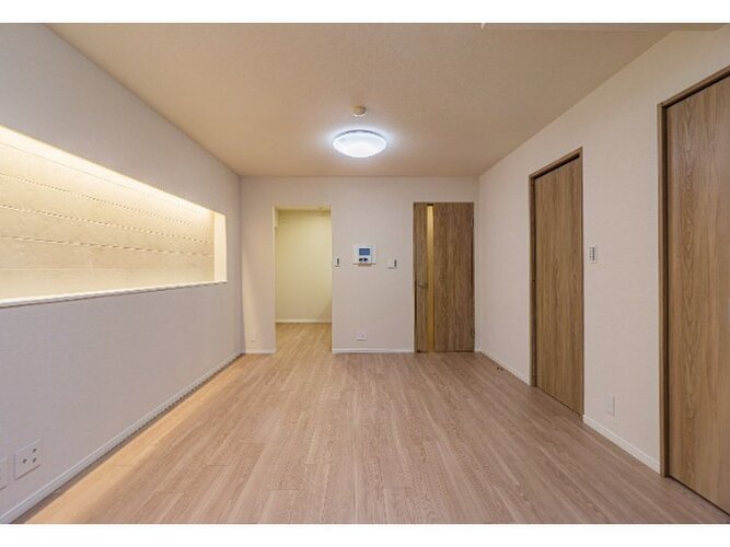 内装はシンプルに落ち着きのある空間にしています。ゆったりとしたひとときを過ごせそうです♪ 内装はシンプルに落ち着きのある空間にしています。ゆったりとしたひとときを過ごせそうです♪