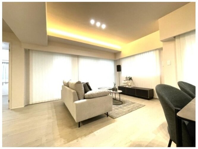 冬の寒い日でも温もりのあるフローリング。床暖房は足元から体を温め、冷えから守ってくれます。 冬の寒い日でも温もりのあるフローリング。床暖房は足元から体を温め、冷えから守ってくれます。