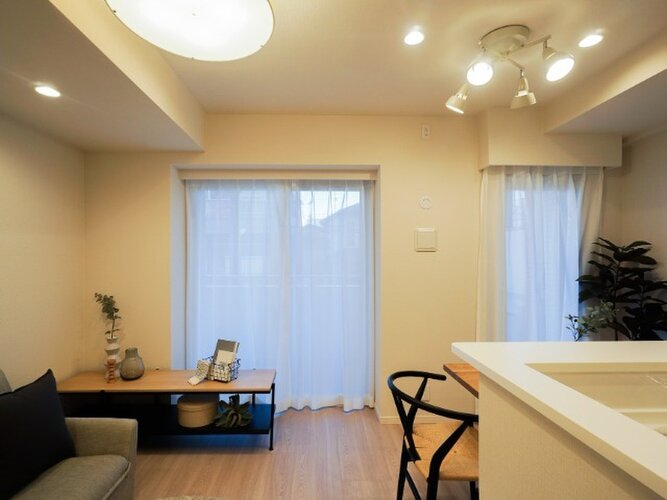 採光とライト使いで演出される落ち着きのある空間。ゆったりと伸びやかな時を過ごせそうです。 採光とライト使いで演出される落ち着きのある空間。ゆったりと伸びやかな時を過ごせそうです。