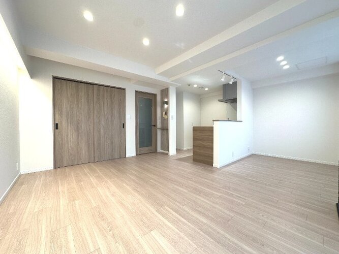 爽やかな風がそよぐ光に溢れた空間。清々しい気持ちになるお部屋です。 爽やかな風がそよぐ光に溢れた空間。清々しい気持ちになるお部屋です。