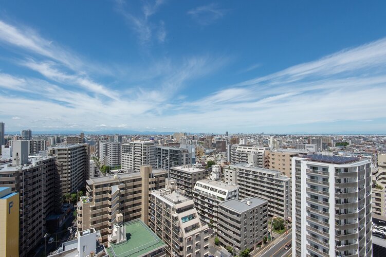 南西角部屋・17階部分からのパノラマビューを一望!視界いっぱいの青空を仰ぐことができます。 南西角部屋・17階部分からのパノラマビューを一望!視界いっぱいの青空を仰ぐことができます。