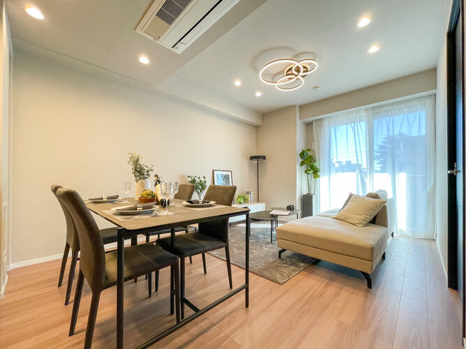 内装はシンプルに落ち着きのある空間にしています。ゆったりとしたひとときを過ごせそうです♪ 内装はシンプルに落ち着きのある空間にしています。ゆったりとしたひとときを過ごせそうです♪