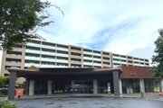 統一した色調でデザインされたマンションは周囲と調和した景観を生み出しています。